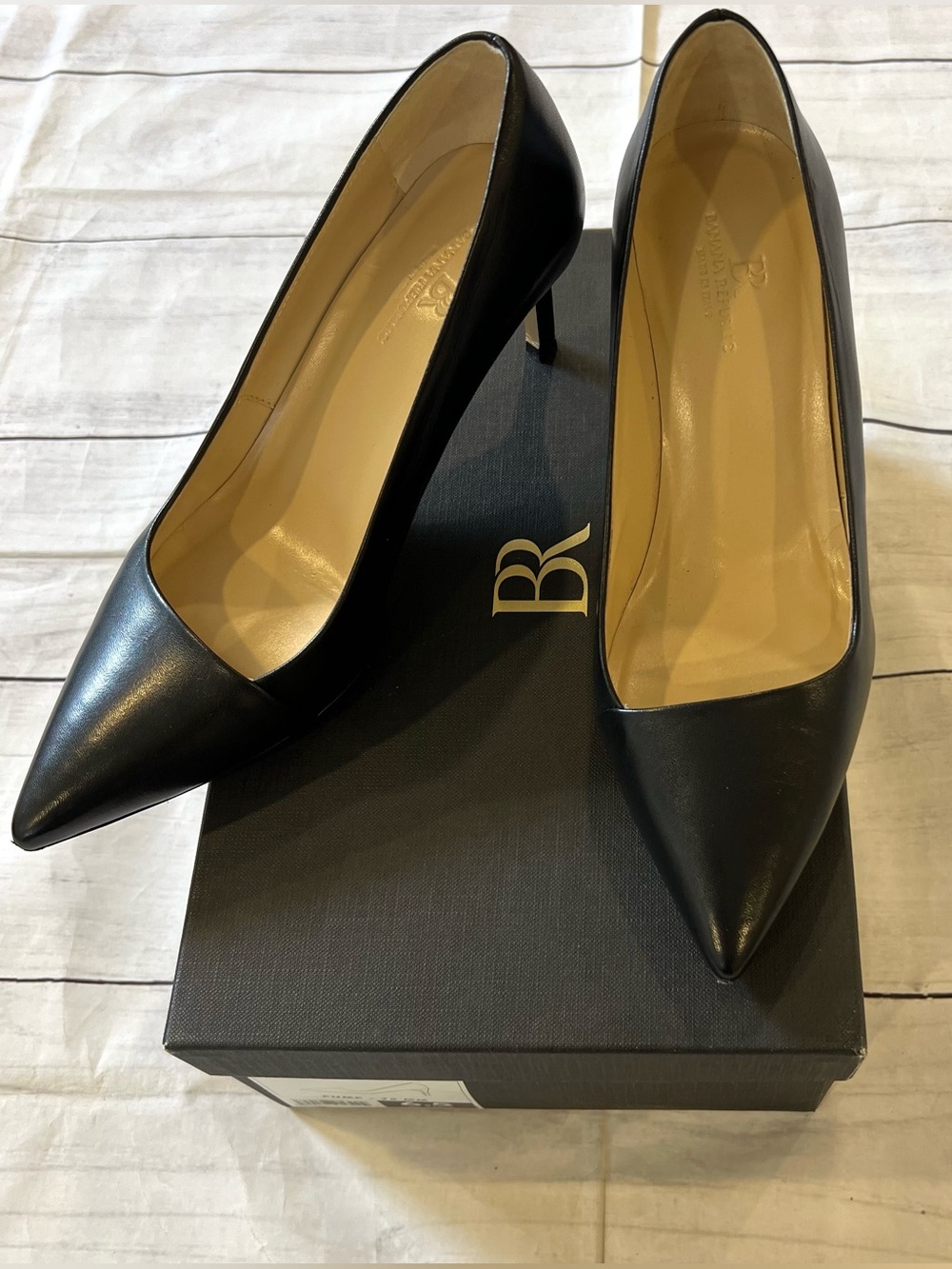 Banana Republic Black Pointed-Toe Pumps